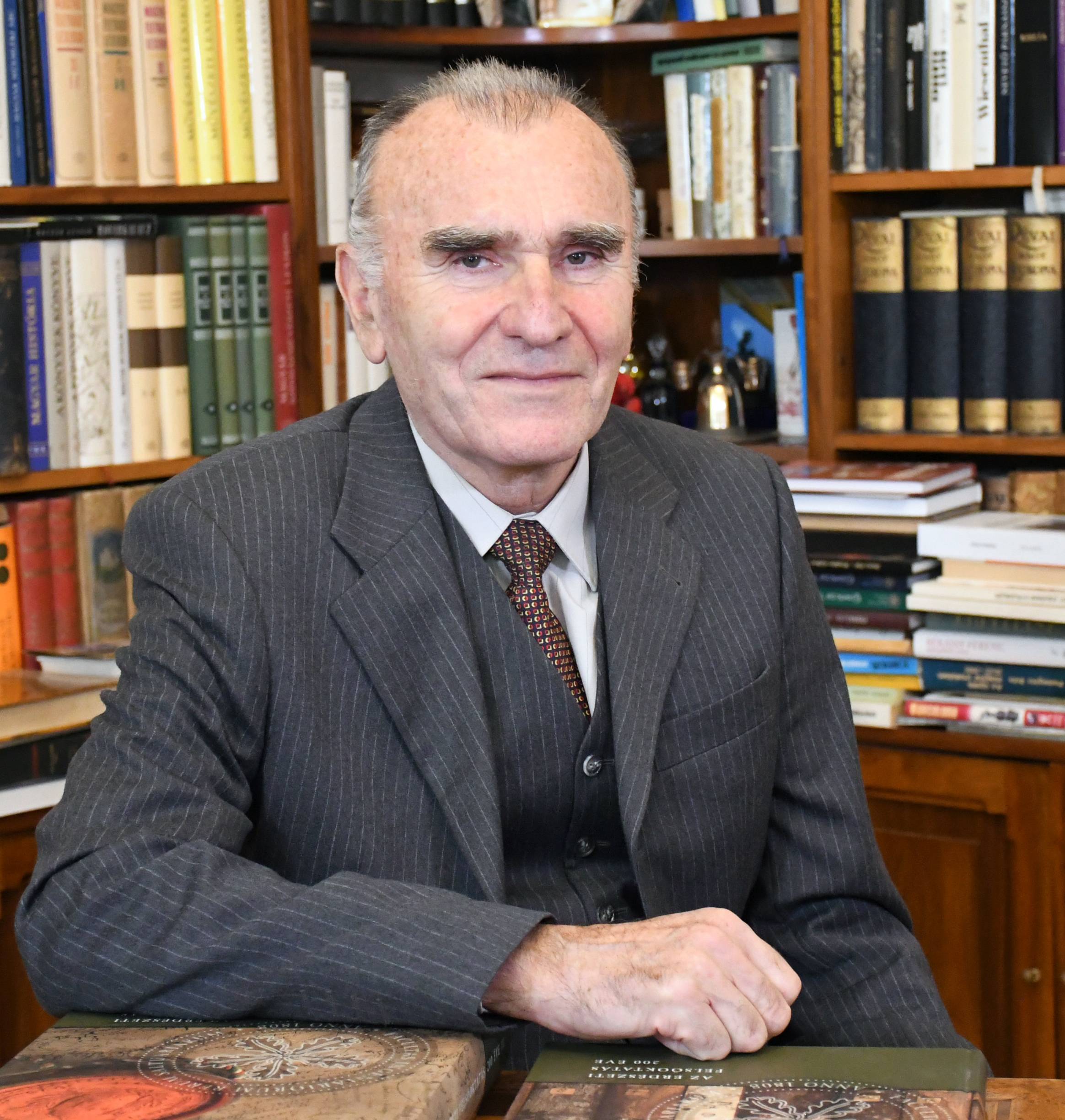 Tolvaj László